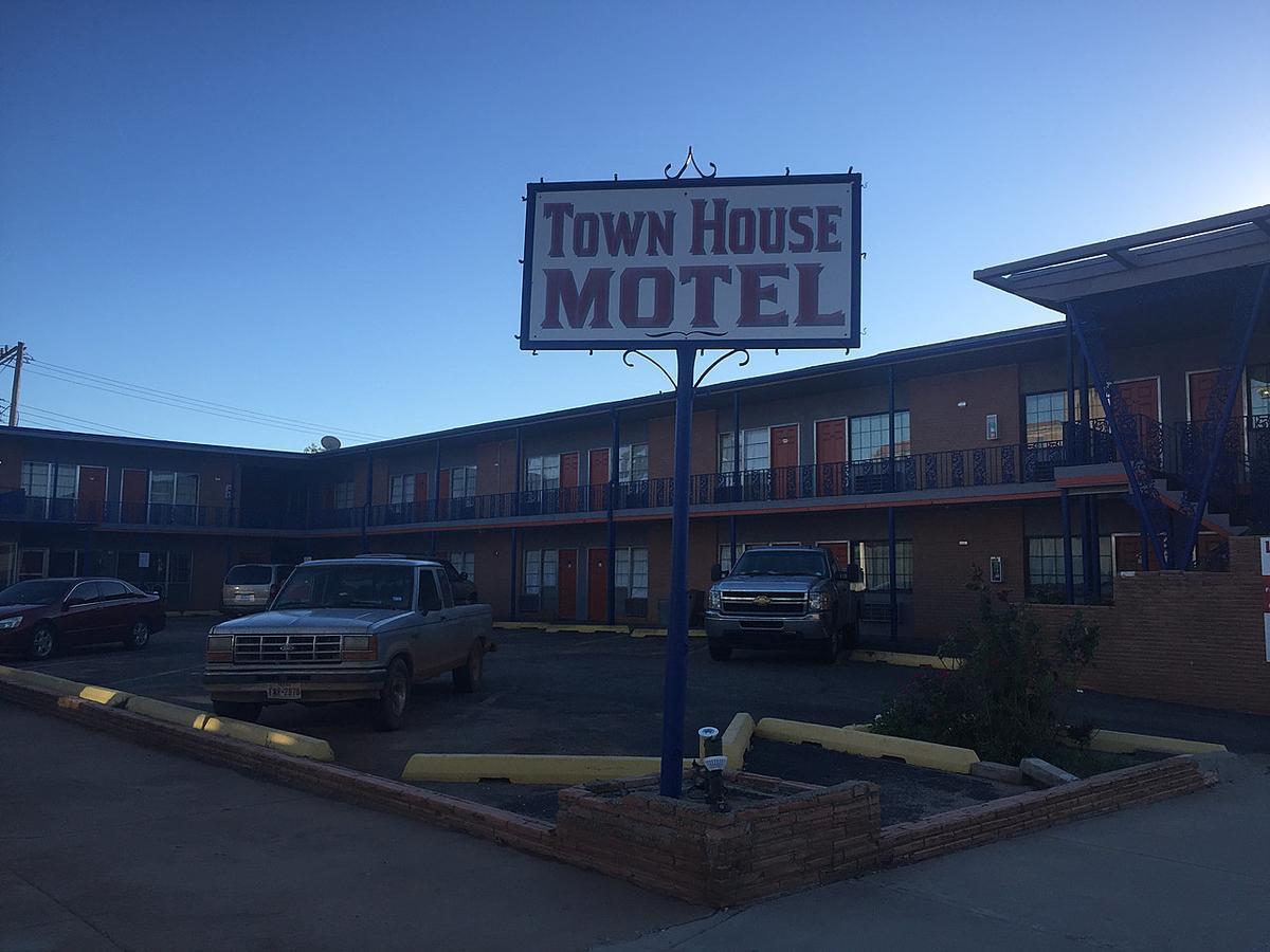 Townhouse Motel Guthrie Bagian luar foto