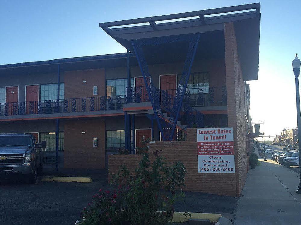 Townhouse Motel Guthrie Bagian luar foto