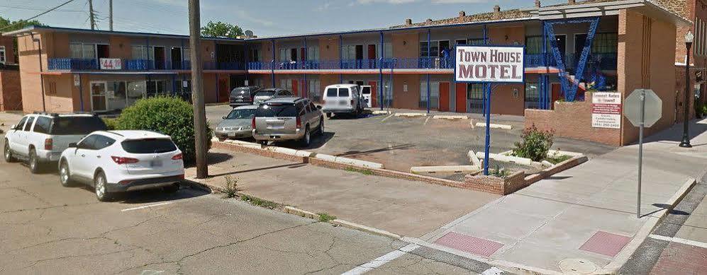 Townhouse Motel Guthrie Bagian luar foto
