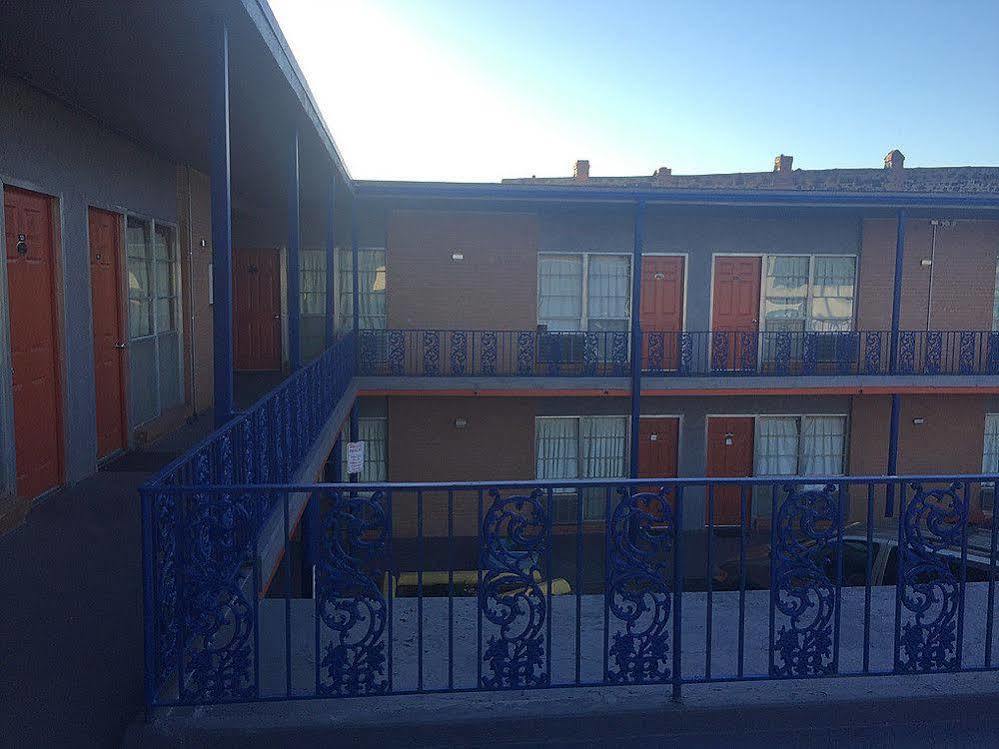 Townhouse Motel Guthrie Bagian luar foto